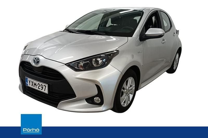 Käytetty Toyota Yaris Hybrid Active 116 HP (85 kW) 2021 Hopea Viistoperä