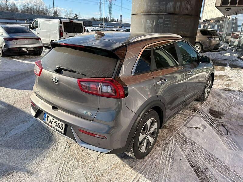 Käytetty Kia Niro EX 105 HP (77 kW) 2016 Harmaa Katumaasturi