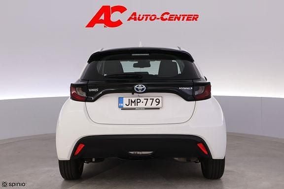 Käytetty Toyota Yaris Active 114 HP (83 kW) 2022 Valkoinen Viistoperä