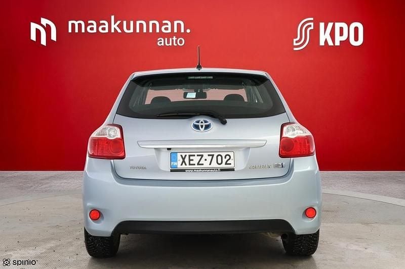 Käytetty Toyota Auris Hybrid Plus 99 HP (72 kW) 2011 Sininen Viistoperä