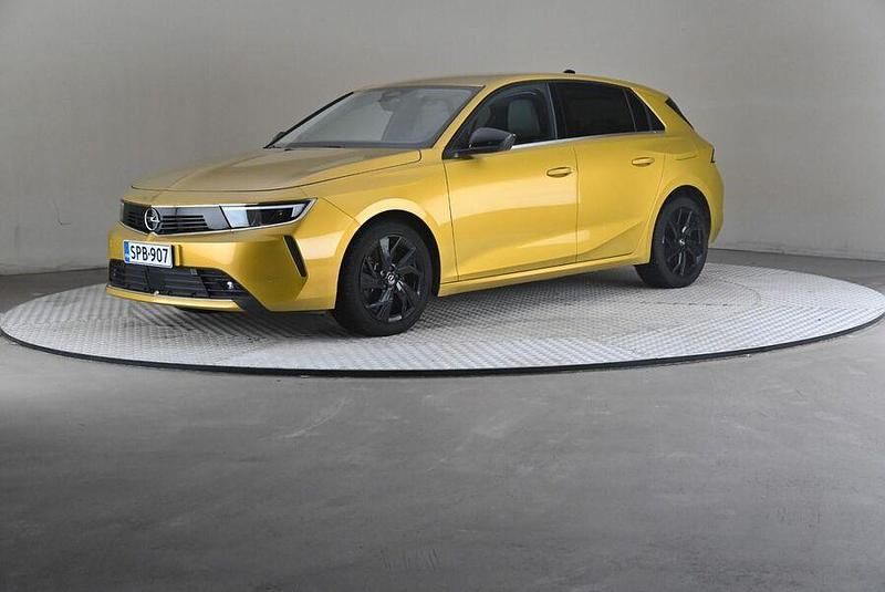 Käytetty Opel Astra Innovation 180 HP (132 kW) 2023 Viistoperä