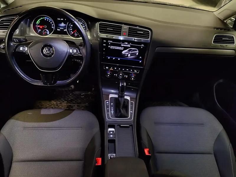 Käytetty VW Golf 100 kW (136 HP) 2019 Musta Sedan