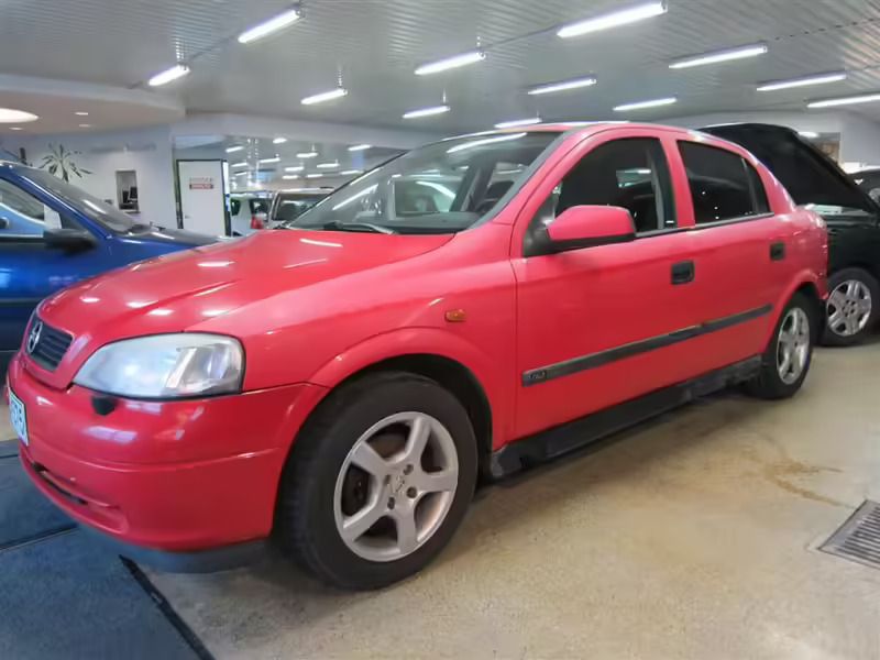 Punainen Käytetty 1998 Opel Astra Club Viistoperä | 1 500 € - Kuva 1/4