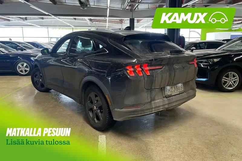Käytetty Ford Mustang Mach-E 197 kW (269 HP) 2021 Musta Katumaasturi