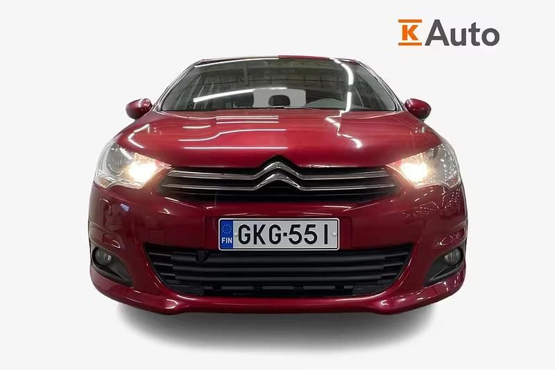 Käytetty Citroën C4 Attraction 120 HP (88 kW) 2011 Punainen Viistoperä