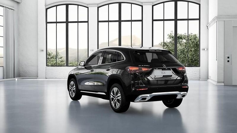Käytetty Mercedes GLA250 Advanced Plus 163 HP (119 kW) 2024 Musta Katumaasturi