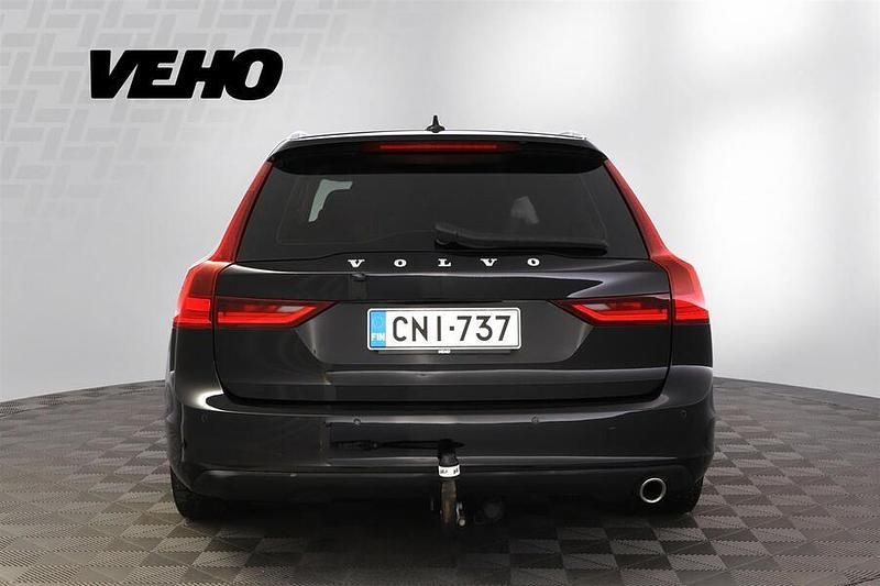 Käytetty Volvo V90 Momentum 150 HP (110 kW) 2019 Musta Farmari