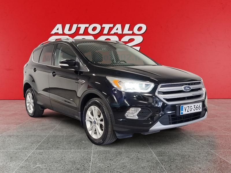 Musta Käytetty 2017 Ford Kuga Titanium Katumaasturi | 14 790 € (Perustarjous) - Kuva 1/4