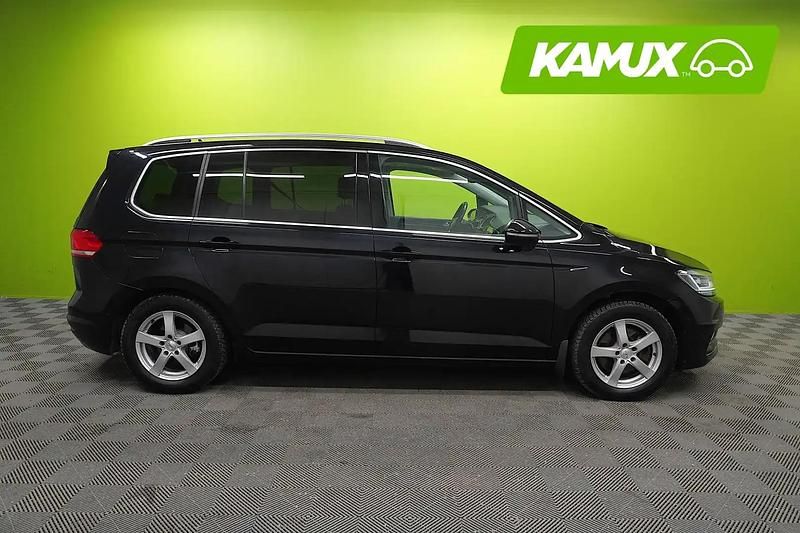 Käytetty VW Touran Highline 150 HP (110 kW) 2016 Musta Tila-auto