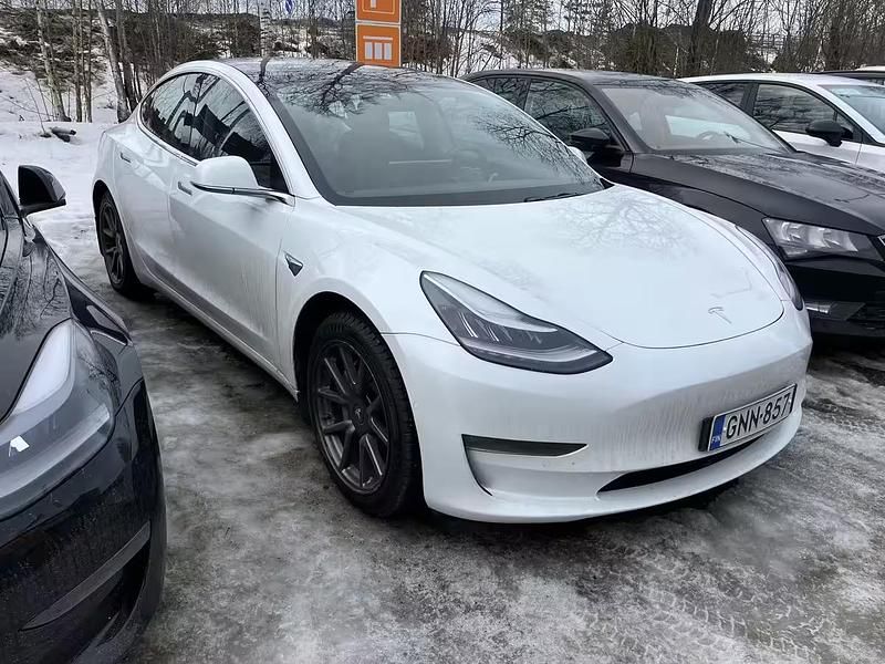 Käytetty Tesla Model 3 Standard Range 239 kW (325 HP) 2019 Sedan