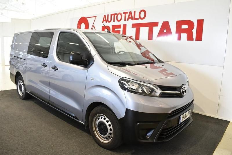 Käytetty Toyota Proace 144 HP (105 kW) 2022 Kca silver Tila-auto