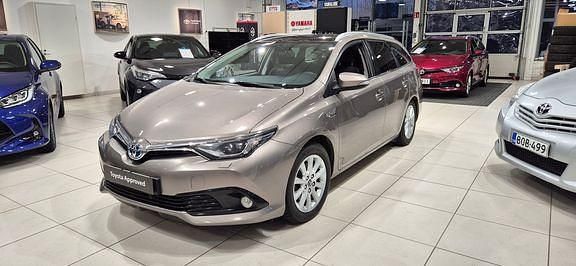 Ruskea (beige) Käytetty 2015 Toyota Auris Touring Sports Style Farmari | 13 900 € (Perustarjous) - Kuva 1/4