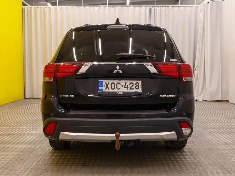 Käytetty Mitsubishi Outlander 150 HP (110 kW) 2017 Katumaasturi