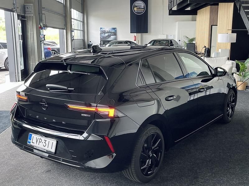 Käytetty Opel Astra 245 HP (180 kW) 2023 Musta Viistoperä