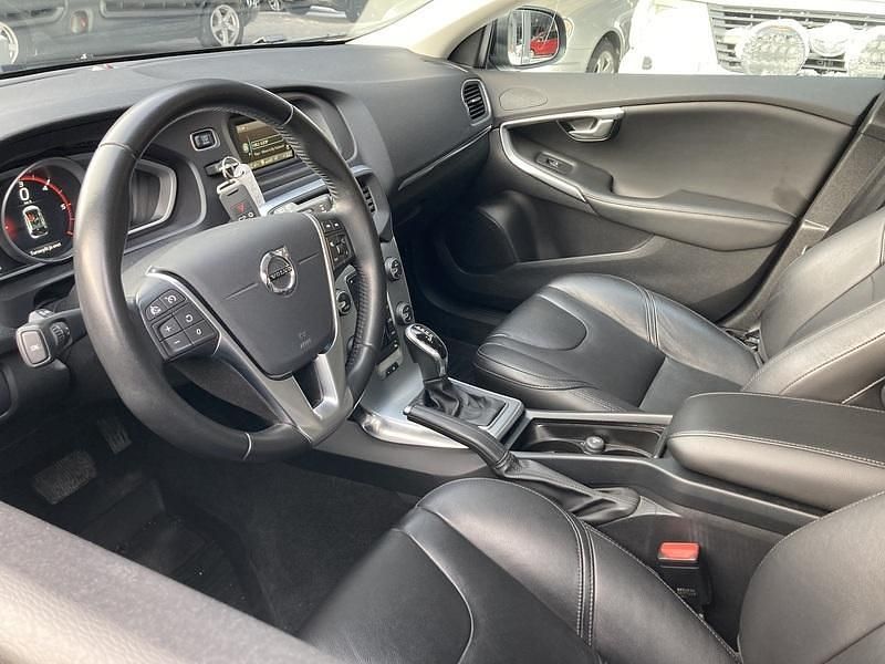 Käytetty Volvo V40 Inscription 120 HP (88 kW) 2018 Viistoperä