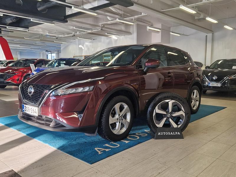 Käytetty Nissan Qashqai N-Connecta 158 HP (116 kW) 2022 Punainen Katumaasturi