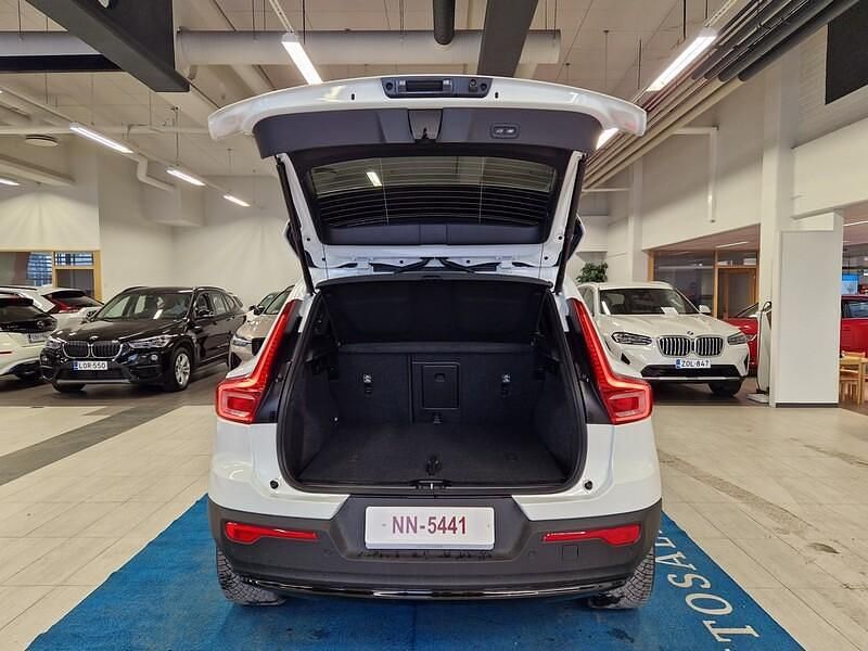 Käytetty Volvo EX40 Plus 185 kW (252 HP) 2025 717 Katumaasturi