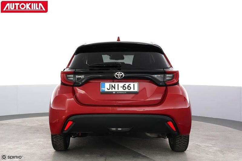 Käytetty Toyota Yaris Hybrid Style 116 HP (85 kW) 2024 Punainen Viistoperä