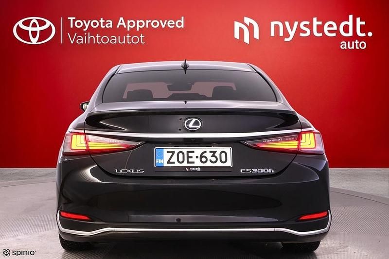 Käytetty Lexus ES300H Business Edition 178 HP (130 kW) 2022 Sedan