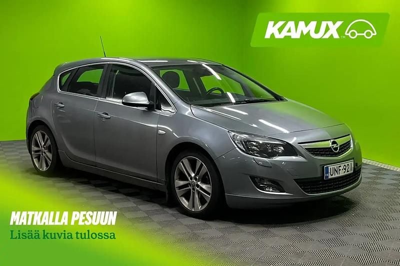 Käytetty Opel Astra Sport 140 HP (102 kW) 2011 Hopea / harmaa Sedan