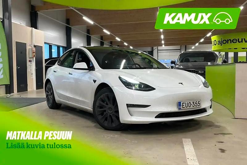 Valkoinen Käytetty 2022 Tesla Model 3 Sedan | 28 490 € (Hyvä tarjous) - Kuva 1/4