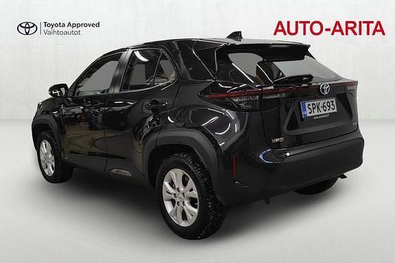 Käytetty Toyota Yaris Active 114 HP (83 kW) 2023 Musta Viistoperä