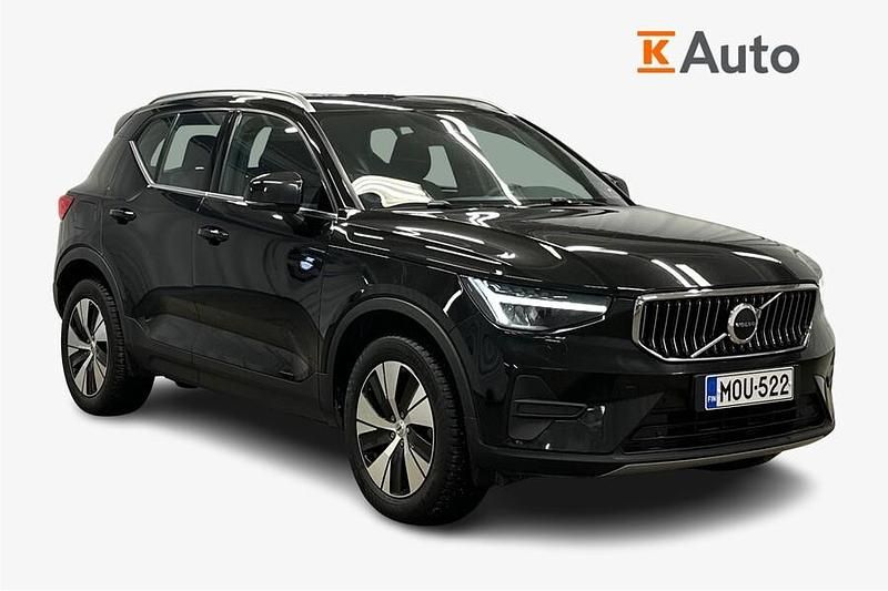 Käytetty Volvo XC40 Core 262 HP (192 kW) 2023 Musta Katumaasturi