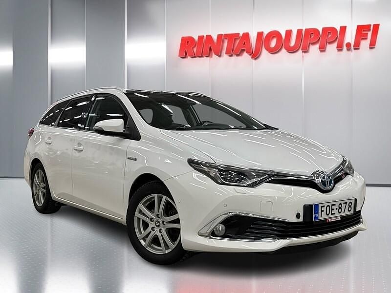 Valkoinen Käytetty 2016 Toyota Auris Touring Sports Premium Farmari | 12 900 € (Perustarjous) - Kuva 1/3