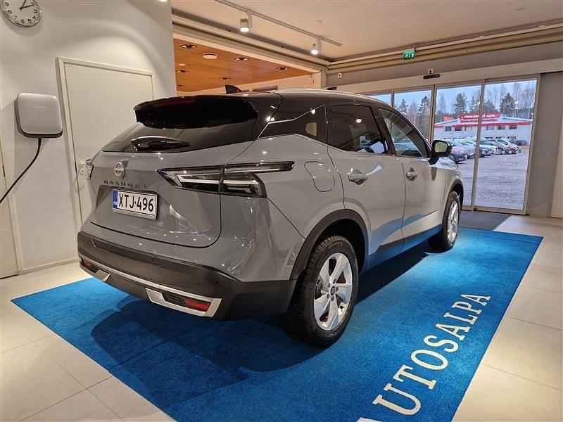 Käytetty Nissan Qashqai N-Connecta 158 HP (116 kW) 2024 Katumaasturi