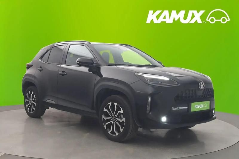 Musta Käytetty 2024 Toyota Yaris Cross Active Katumaasturi | 28 640 € - Kuva 1/4