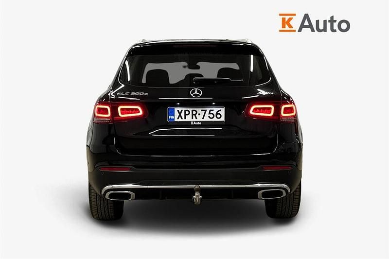 Käytetty Mercedes GLC300e Business 211 HP (155 kW) 2021 Katumaasturi