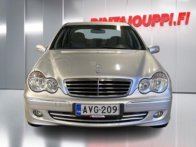 Käytetty Mercedes C180 143 HP (105 kW) 2007 Sedan