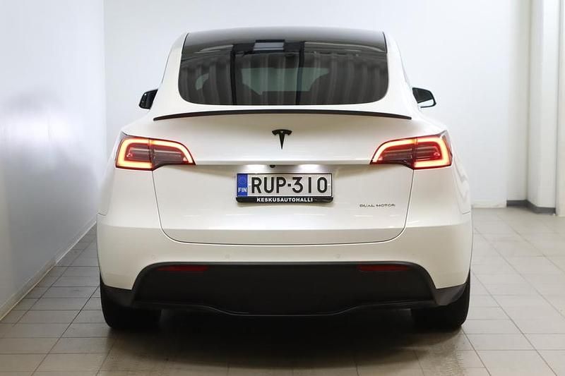 Käytetty Tesla Model Y Long Range AWD 258 kW (351 HP) 2021 Valkoinen Katumaasturi