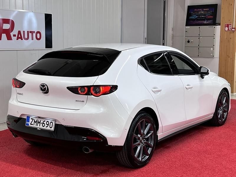 Käytetty Mazda 3 Luxury 122 HP (89 kW) 2019 Viistoperä