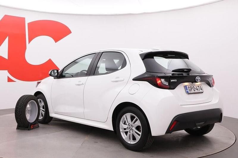 Käytetty Toyota Yaris Hybrid Active 116 HP (85 kW) 2023 Valkoinen Viistoperä