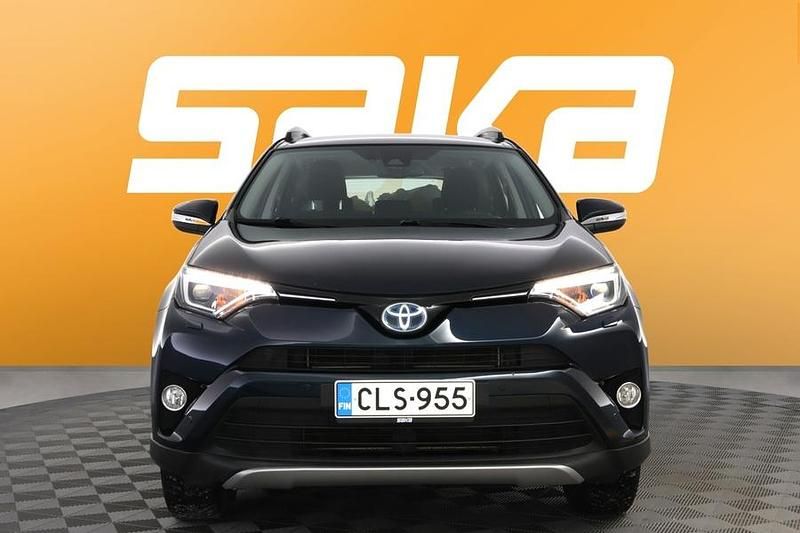 Käytetty Toyota RAV4 Hybrid Edition 155 HP (114 kW) 2018 Katumaasturi