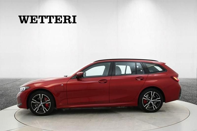 Käytetty BMW 330e M Sport 292 HP (214 kW) 2025 Punainen Farmari