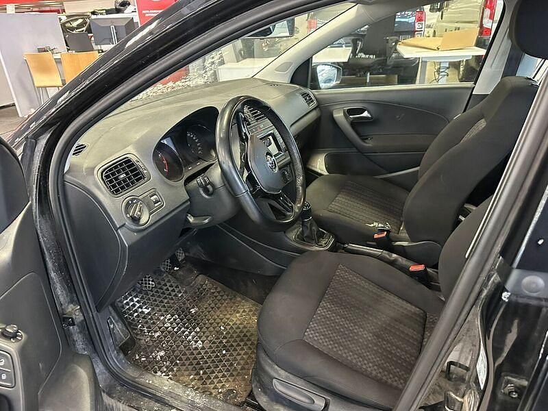 Käytetty VW Polo Trendline 75 HP (55 kW) 2015 Viistoperä