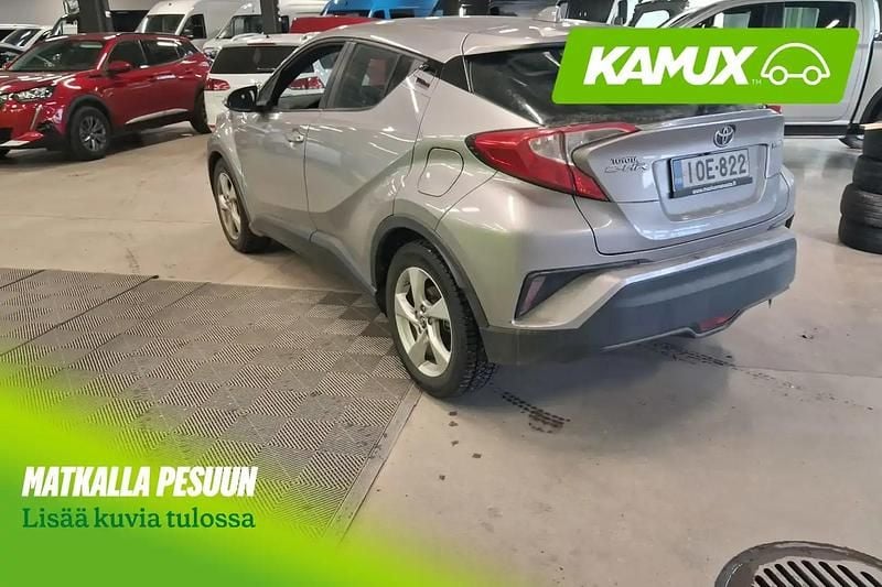 Käytetty Toyota C-HR 122 HP (89 kW) 2018 Hopea / harmaa Katumaasturi