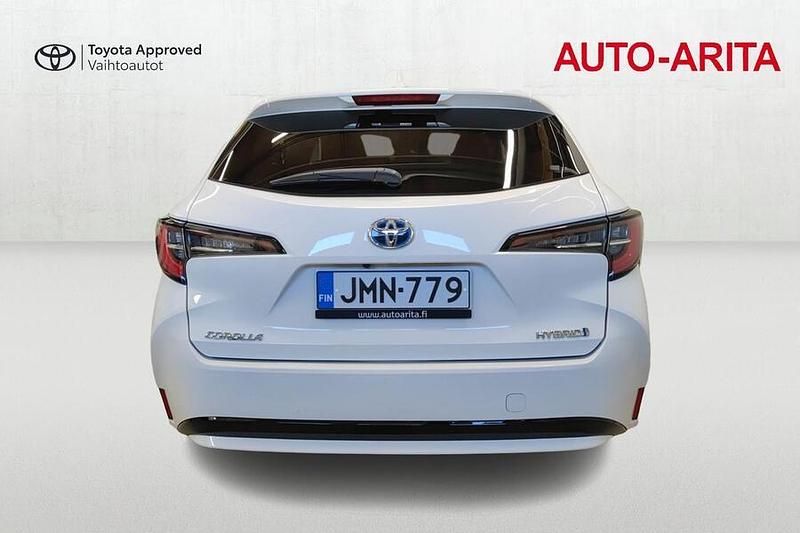 Käytetty Toyota Corolla Edition 122 HP (89 kW) 2022 Valkoinen Farmari