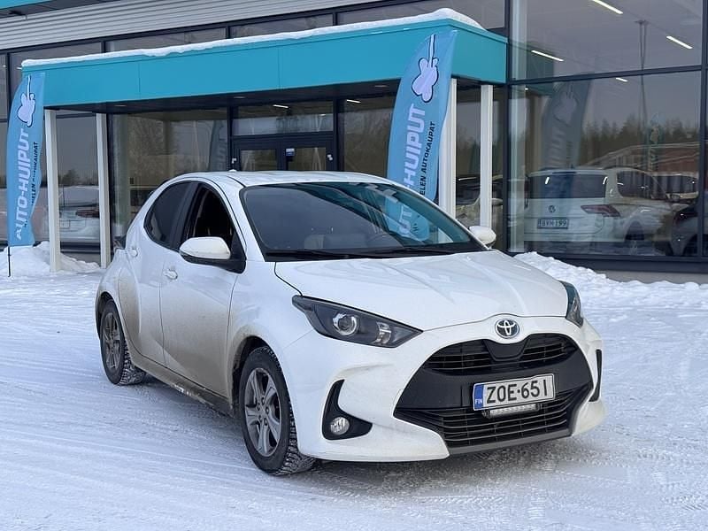 Käytetty Toyota Yaris Hybrid Active 116 HP (85 kW) 2022 Viistoperä