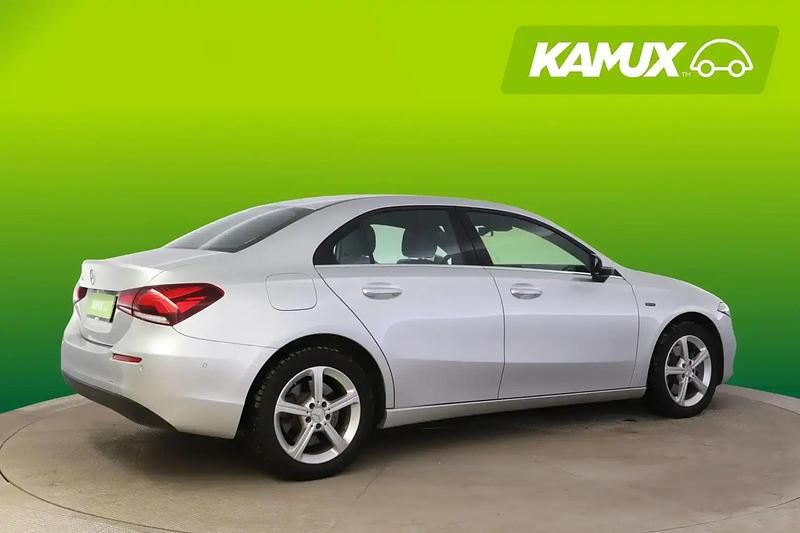 Käytetty Mercedes A250 Business 160 HP (117 kW) 2021 Hopea / harmaa Sedan