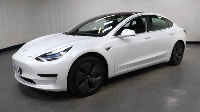 Valkoinen Käytetty 2020 Tesla Model 3 Standard Range Sedan | 23 900 € (Hyvä tarjous) - Kuva 1/4