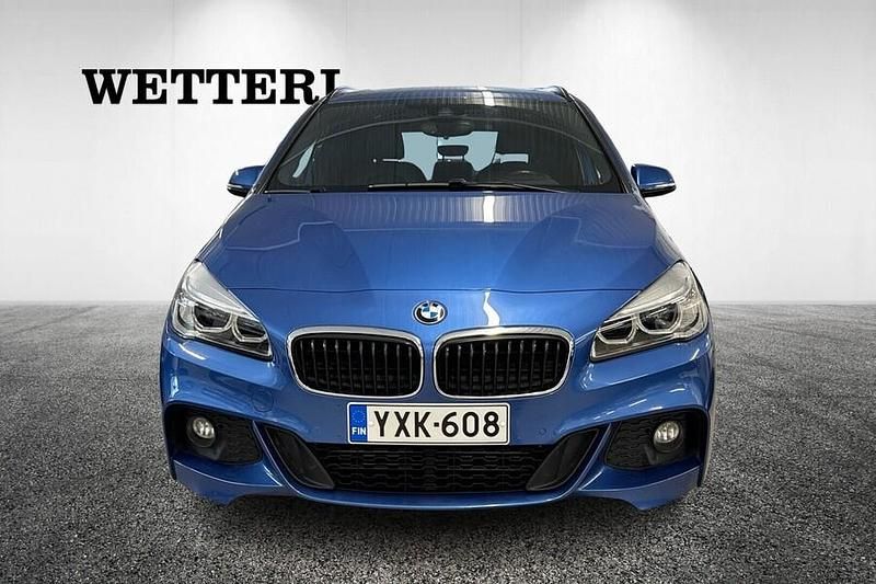 Käytetty BMW 225 Active Tourer Comfort Edition 224 HP (164 kW) 2017 Sininen Tila-auto