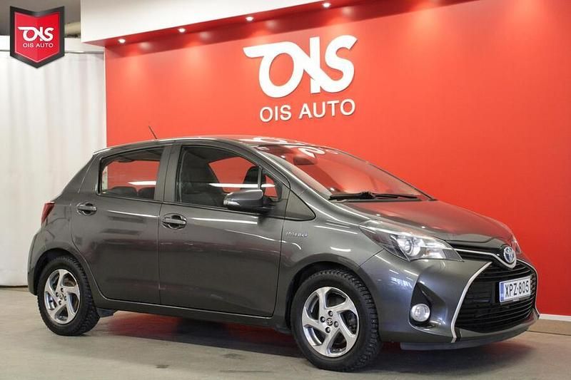 Käytetty Toyota Yaris Hybrid Comfort 75 HP (55 kW) 2015 Viistoperä