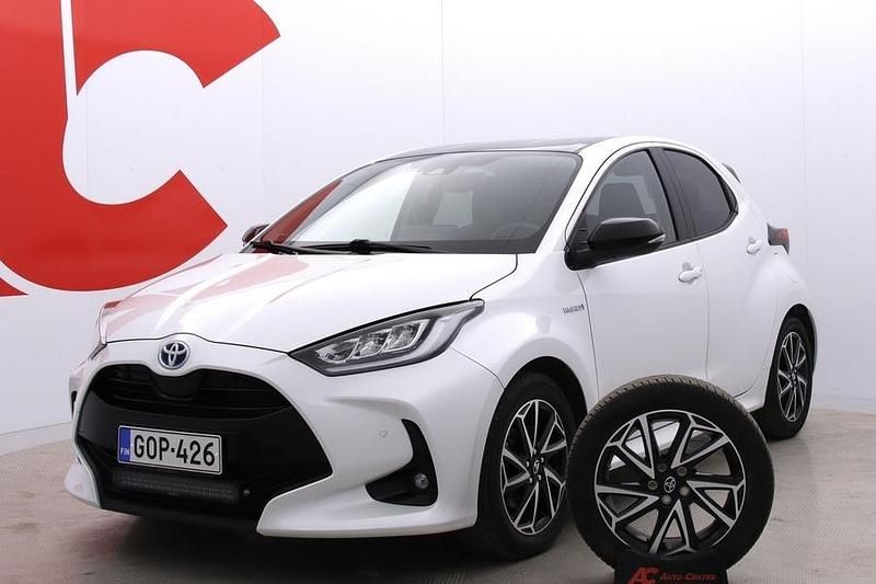 Valkoinen Käytetty 2021 Toyota Yaris Hybrid Style Viistoperä | 19 999 € (Perustarjous) - Kuva 1/4