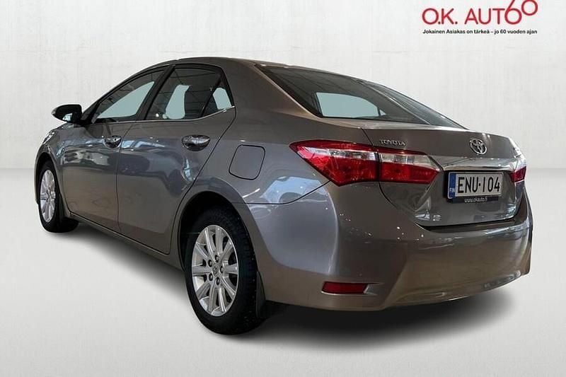 Käytetty Toyota Corolla Multidrive S 132 HP (97 kW) 2015 Ruskea Sedan