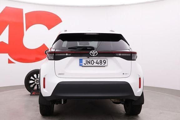 Käytetty Toyota Yaris Cross Edition 116 HP (85 kW) 2024 Valkoinen Katumaasturi