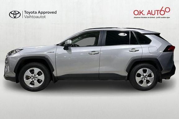Käytetty Toyota RAV4 Active 176 HP (129 kW) 2022 Hopea Katumaasturi