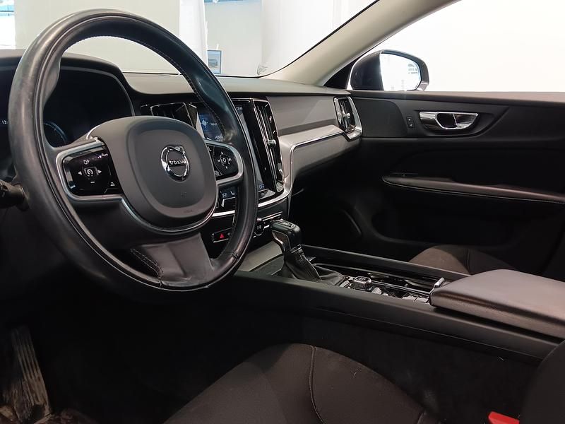 Käytetty Volvo V60 CC Business Edition 190 HP (139 kW) 2019 Farmari